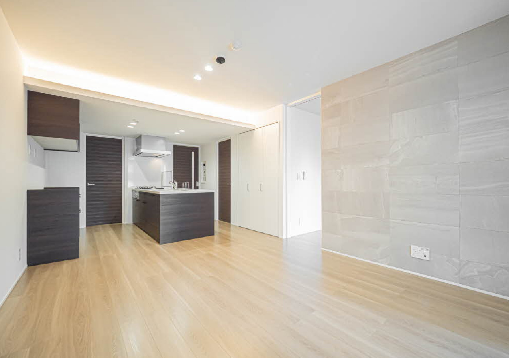 シャトードール プレミア0303号室の内装写真